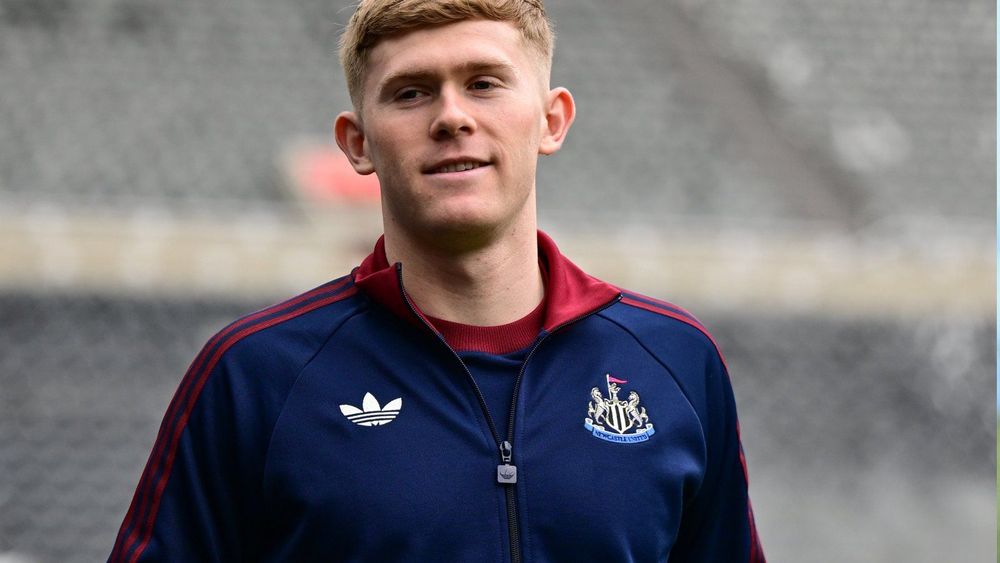 Man United target Newcastle's Hall as World Cup snub fuels transfer talk