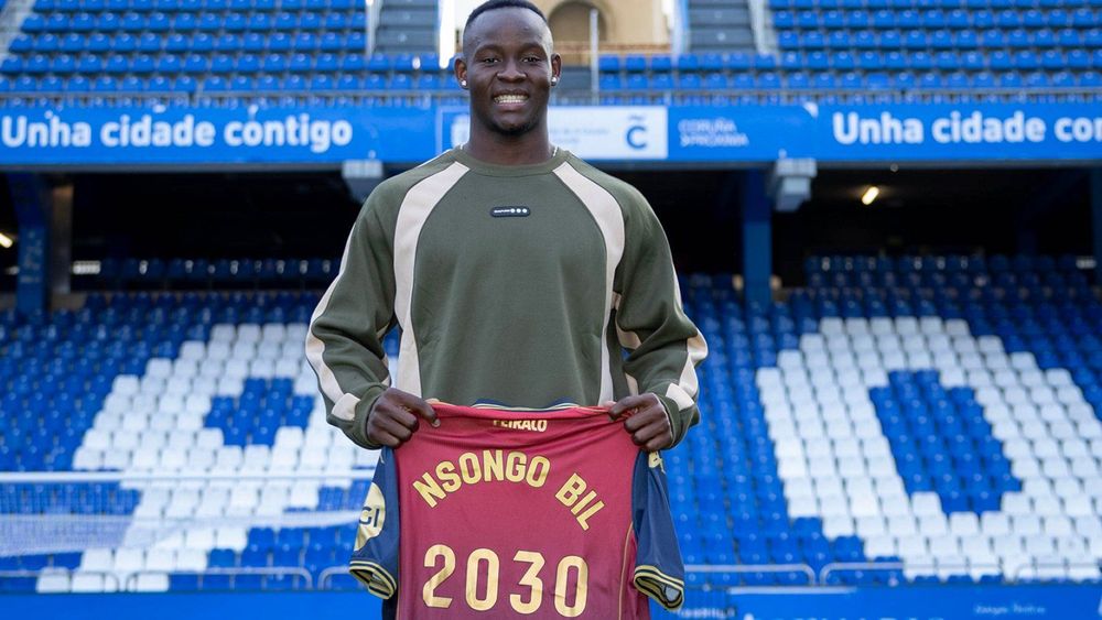 Deportivo sluit doorbraakspits Nsongo Bil vast met een overeenkomst tot 2030