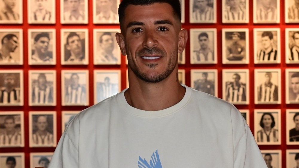 Athletic Bilbao renueva el contrato de Yuri Berchiche hasta 2027