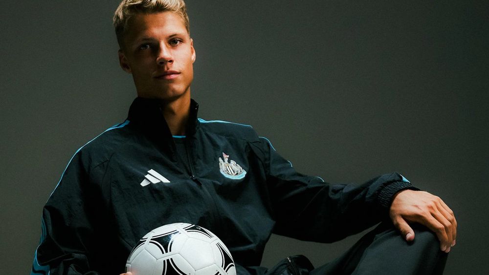 Newcastle complete £23m deal for Ajax teenager Steur
