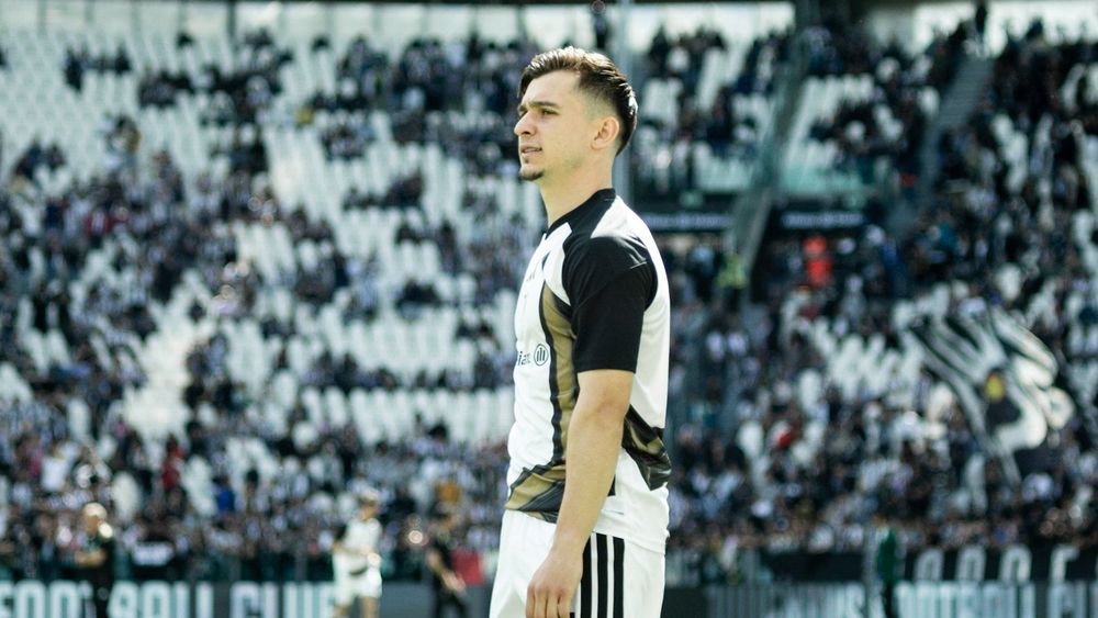 Man United mull Zirkzee swap for Conceição as Collyer told to leave