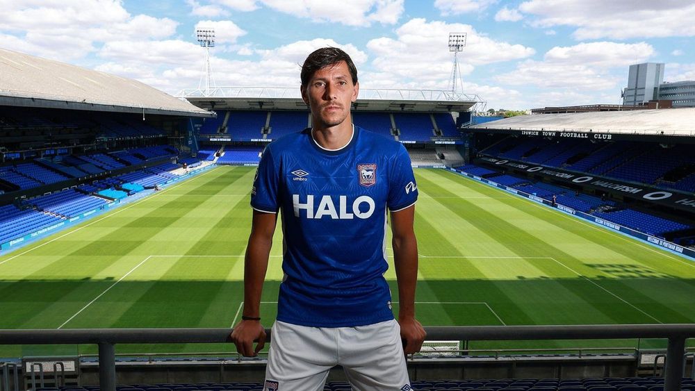 Ipswich Town signe le milieu serbe Sasa Lukic en provenance de Fulham