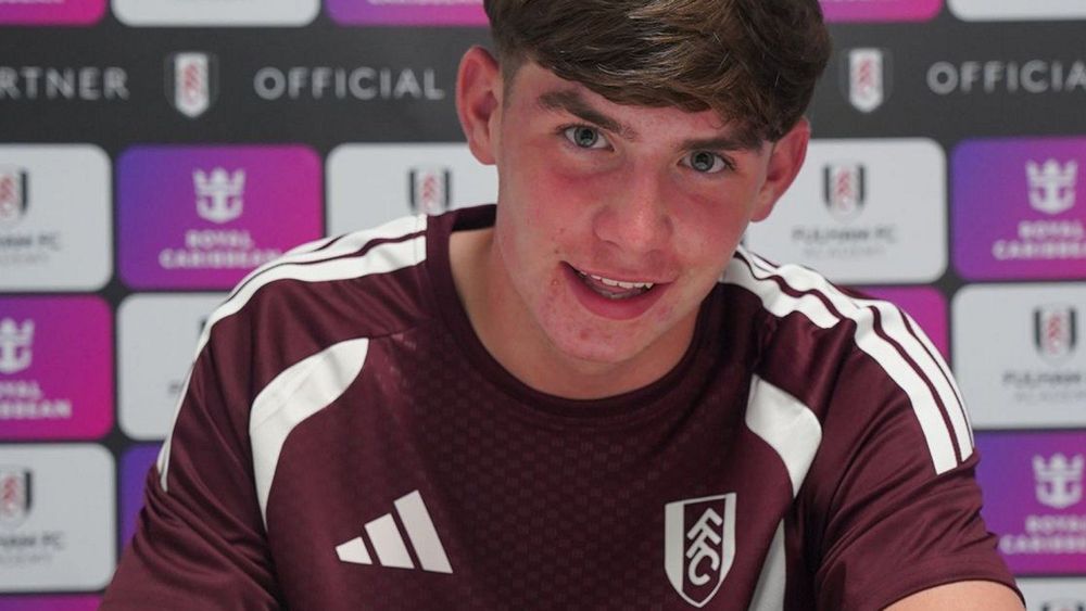 Fulham sign Celtic teenager Rennie, loan out Harris