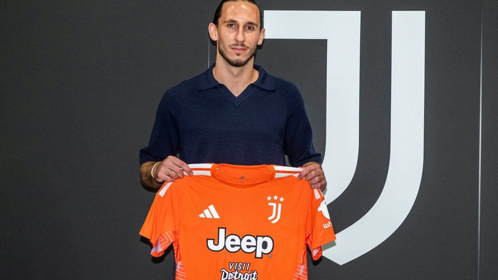 Juventus complete loan signing of goalkeeper Kamil Grabara