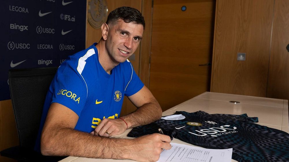 Chelsea complete £7.5m deal for Emiliano Martinez as he faces Brighton