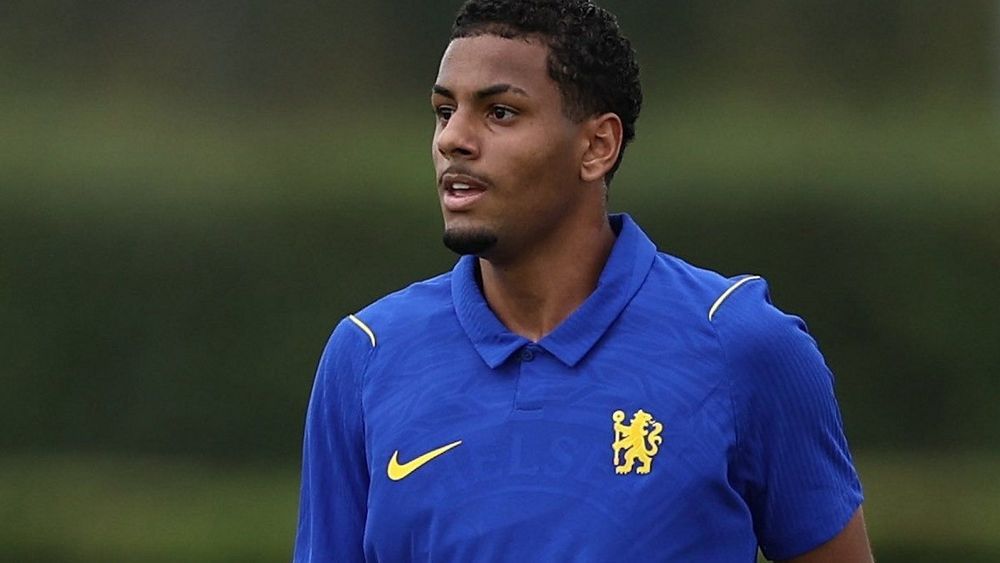 Chelsea sign Corinthians full-back Denner (with Arsenal family link)