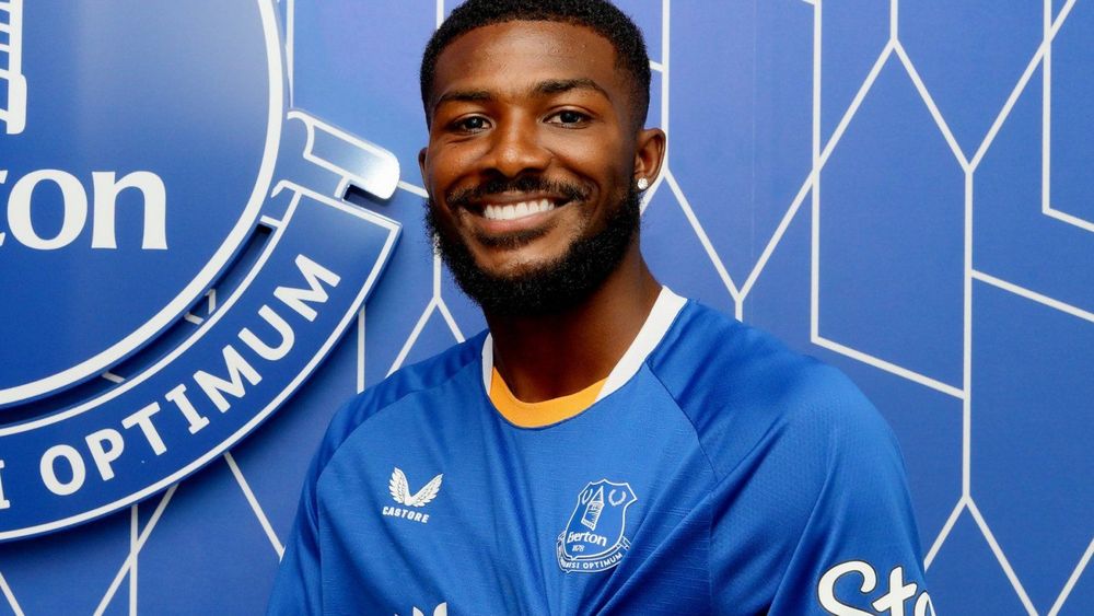 Maitland-Niles hails dream Everton debut against Man United