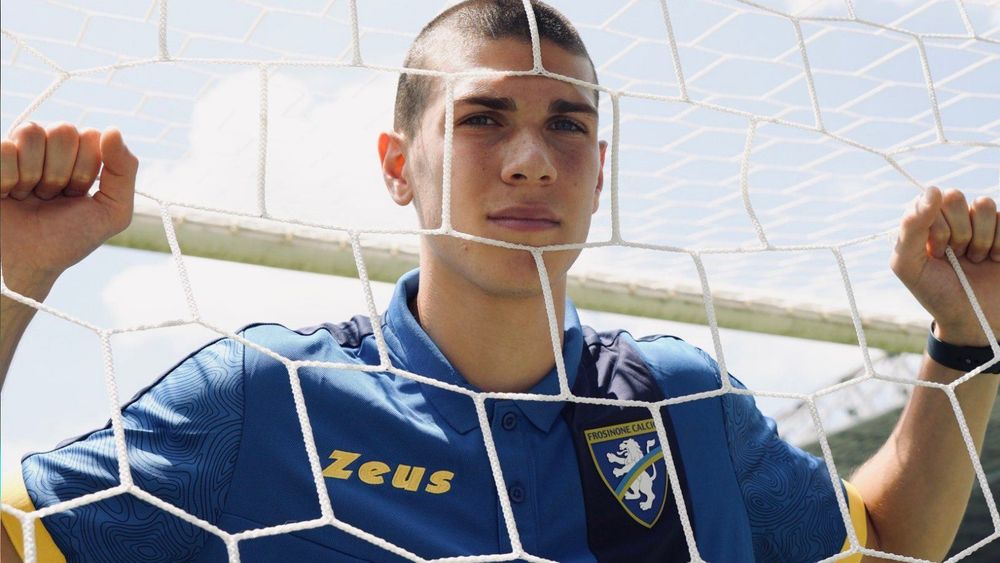 Napoli e Roma monitoram o ala do Frosinone Giorgi Kvernadze