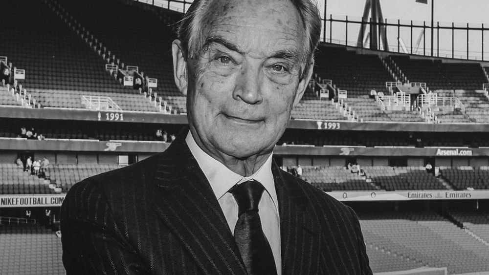 Arsenal pleure le président d'honneur Ken Friar, décédé à l'âge de 92 ans