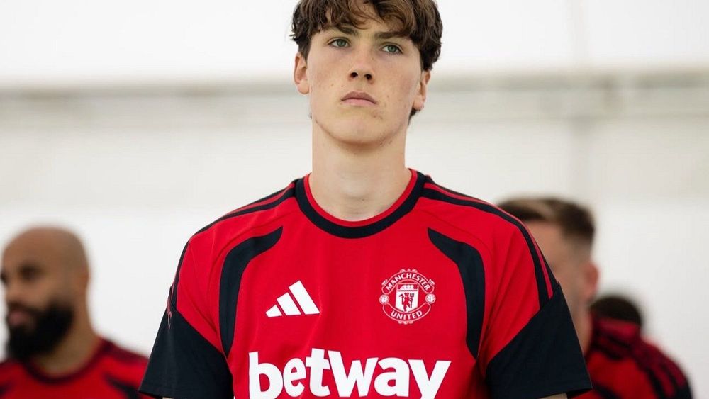 Man United call up teenage defender Dan Armer for Atlético