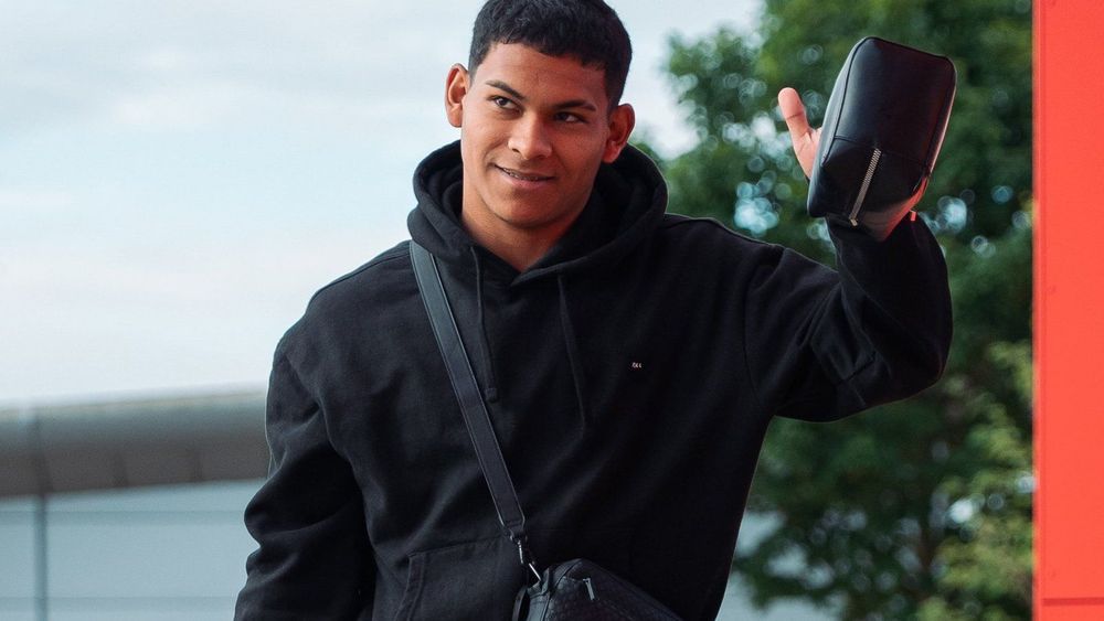 Agent pressure as Man United face Diego León loan decision in January