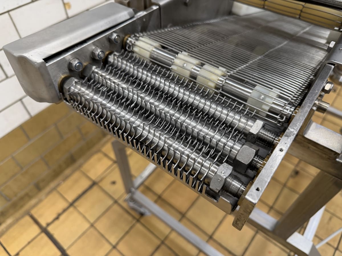 NN BATTER APPLICATOR + PERFORATOR