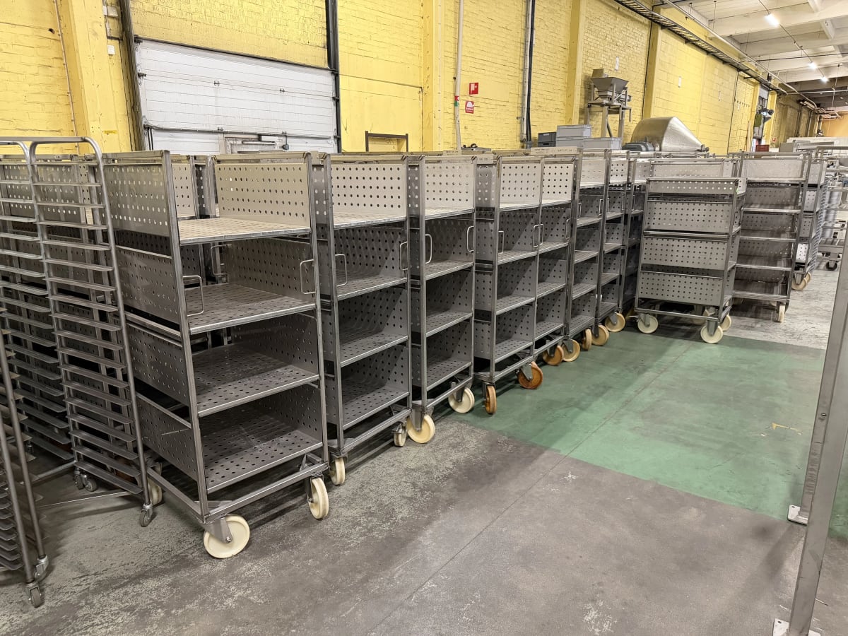 DEFROSTING TROLLEYS