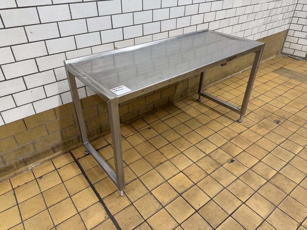 STAINLESS STEEL TABLE