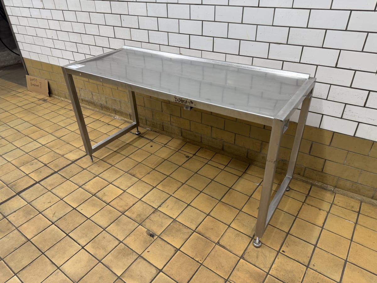 STAINLESS STEEL TABLE