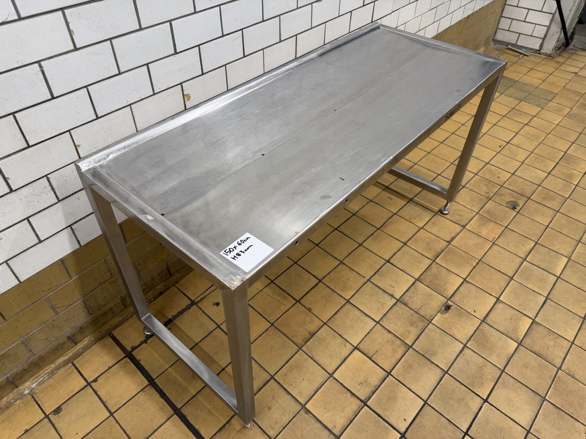 STAINLESS STEEL TABLE