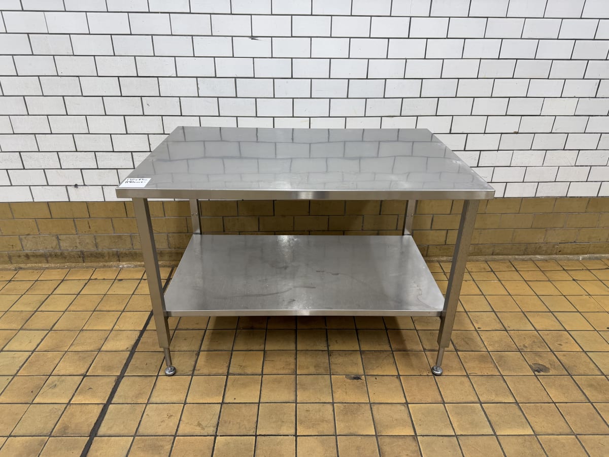 STAINLESS STEEL TABLE