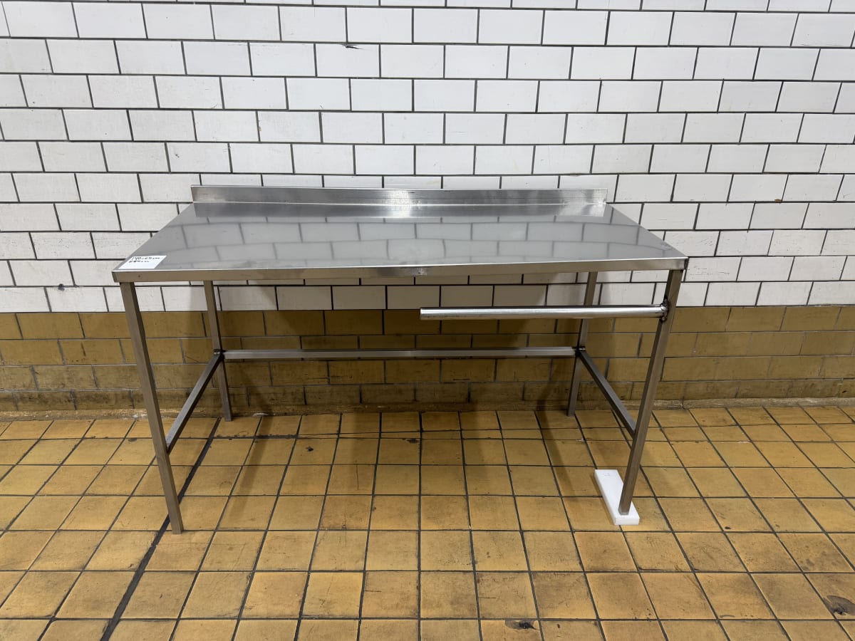STAINLESS STEEL TABLE
