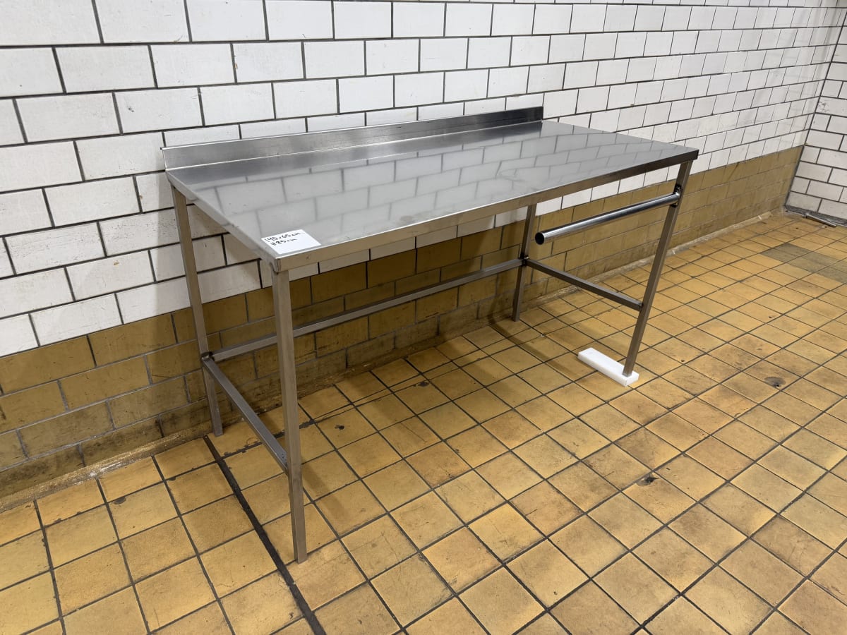 STAINLESS STEEL TABLE