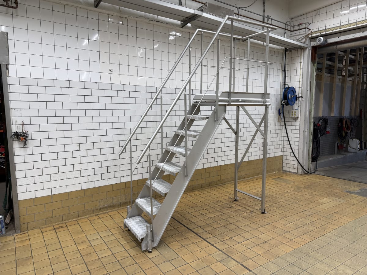 STAIR / PLATFORM