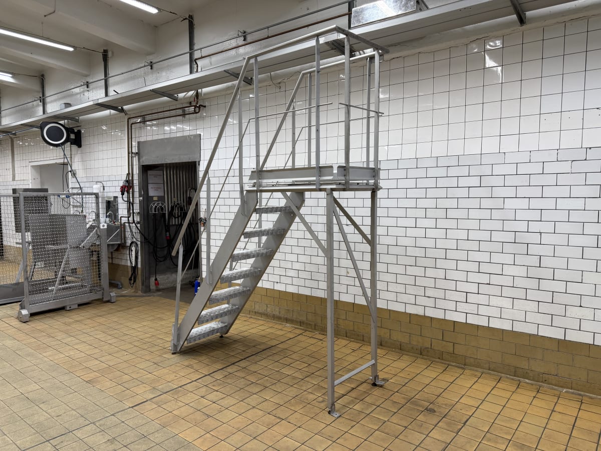 STAIR / PLATFORM