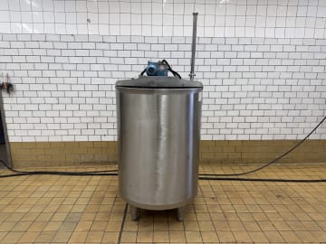 700 LIT MIXING TANK