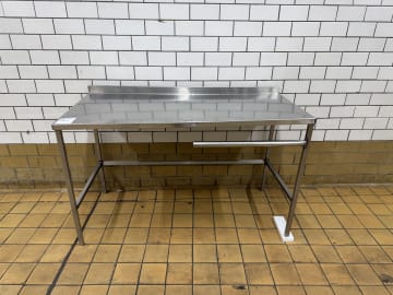 STAINLESS STEEL TABLE
