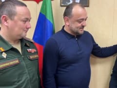 ГЛАВА ГОРОДА МАХАЧ АБДУЛМУСЛИМОВ  НАВЕСТИЛ ЗАКАРЬЮ АЛИЕВА В ВОЕННОМ ГОСПИТАЛЕ