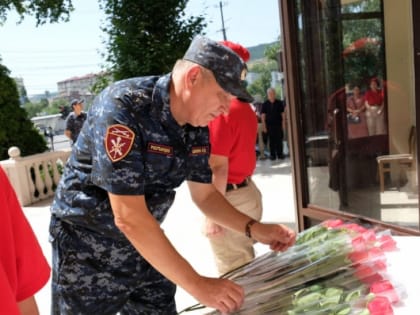В Дагестане почтили память Героя России офицера Росгвардии Магомеда Нурбагандова