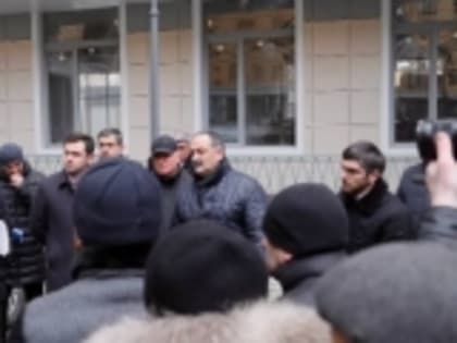 Сергей Меликов встретился с пайщиками «АРСИ Групп» и осмотрел строящуюся школу в Каспийске