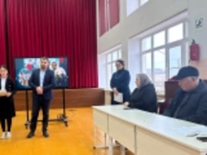 В память об участнике СВО Сайпутине Салманове в Чапаевской СОШ №2 открыли Парту Героя