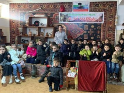 100-летие Расула Гамзатова начали праздновать с детьми