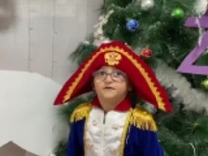 Юный краевед из села Мехельта Абдула Арсланбегов поздравил военнослужащих с Новым годом