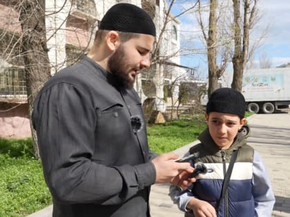 В сквере возле Джума-мечети Махачкалы, благоустроенном в рамках нацпроекта, прошла викторина на тему исламских знаний