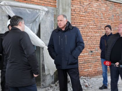 Абдулмуслим Абдулмуслимов проинспектировал ход строительства школы в Каспийске
