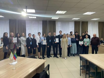 18 ноября 2022 г. Команда
филиала ДГУ в г. Дербенте «Прометей» приняла участие в V Республиканской юр. викторине по конституционному праву России «Конституция – основной закон гос