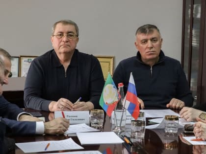 Председатель Комитета по ветеринарии РД Магомед Шапиев совместно с Мавсумом Рагимовым провел прием граждан в Дербентском района