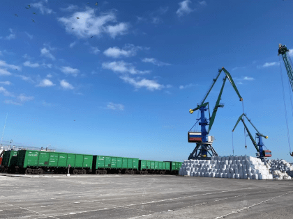 Махачкалинский порт начал перевалку калийных удобрений из Белоруссии