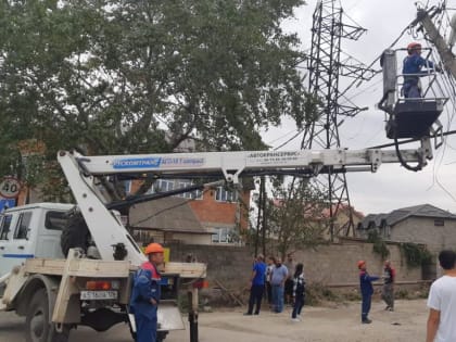 Энергетики в Дагестане продолжают устранять локальные нарушения в сети 0,4