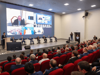 Глава Дагестана принял участие в конференции по проблемным вопросам жилищного строительства