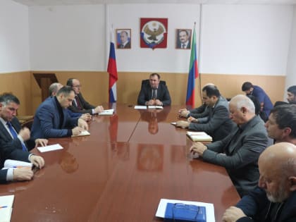 Глава Хивского района провел аппаратное совещание