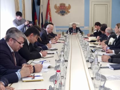 Ризван Газимагомедов провел еженедельное аппаратное совещание