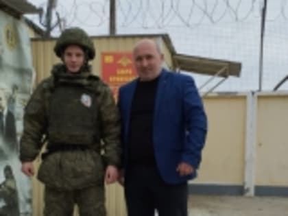 10 коробок с теплыми вещами отправили в зону СВО сотрудники и учащиеся Новочуртахской школы Новолакского района