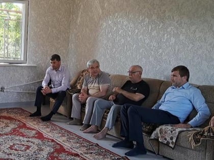По поручению Главы Дагестана посетили семью погибшего участника СВО Заура Омарова