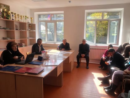 Депутат Девлетхан Алиев провел «Разговоры о важном» со школьниками Курахского района