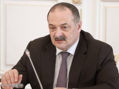Глава Дагестана поручил учить школьников делать свечи