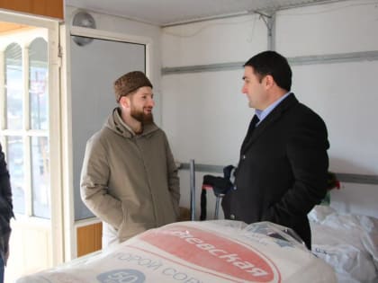 Депутат Магомед Алиханов организовал  раздачу муки малообеспеченным и семьям военнослужащих из Ахтынского района