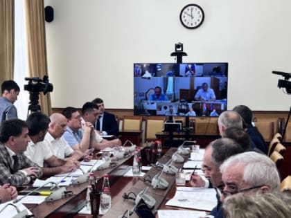 Глава РД Сергей Мeликов провел совещание по актуальным вопросам