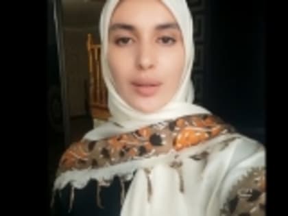 Заведующая библиотекой села Новое Аргвани Багистан Омарова прочитала стихотворение Расула Гамзатова «Берегите друзей»