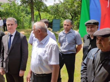 В селе Асаликент Сулейман-Стальского района открыли мемориальную доску в память о погибшем участнике СВО